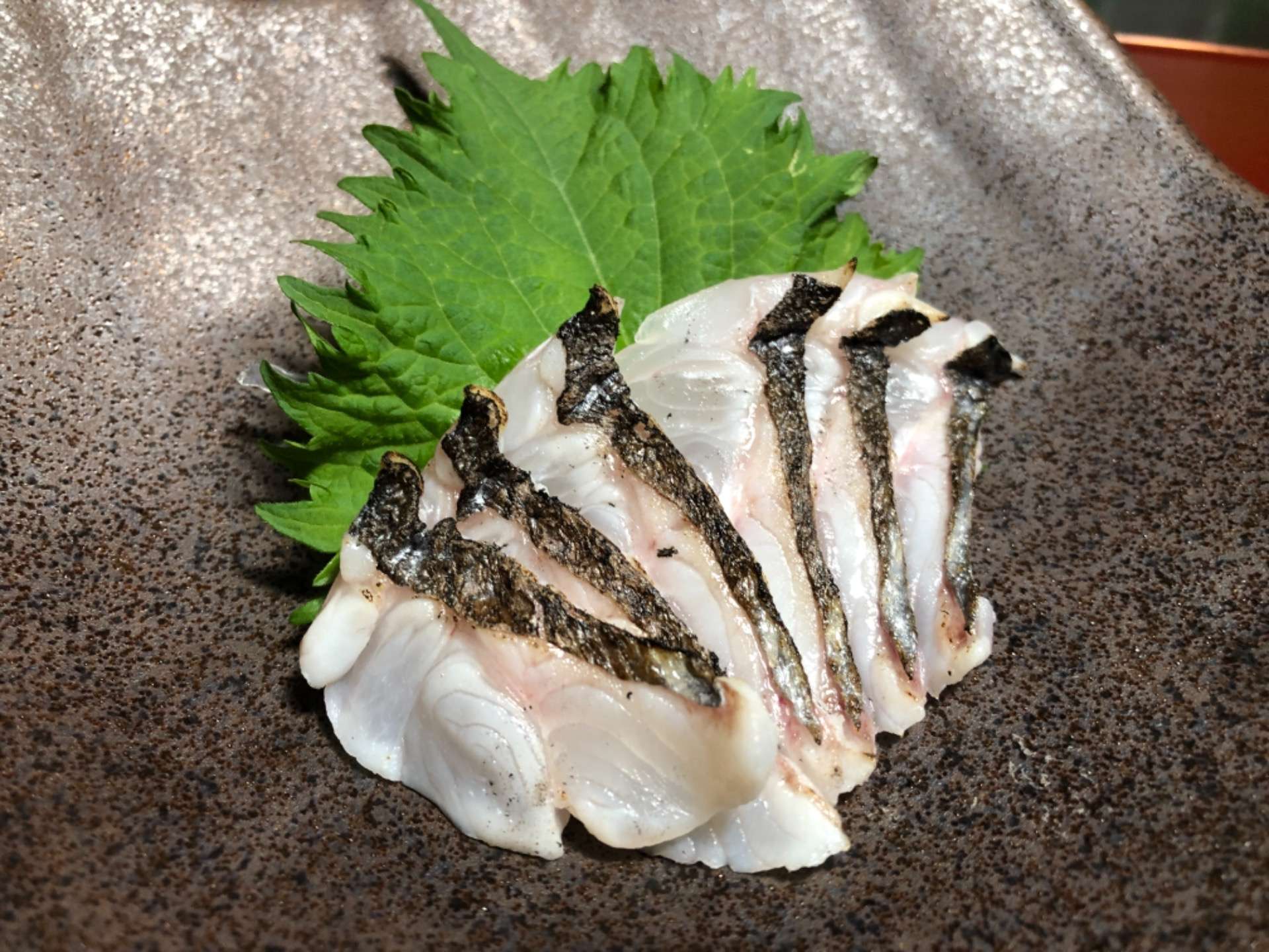 太刀魚の刺身 本日のお魚 お魚バー颯は三重県桑名市 桑名駅の徒歩圏にある三重の地酒と新鮮なお刺身をご提供している居酒屋です